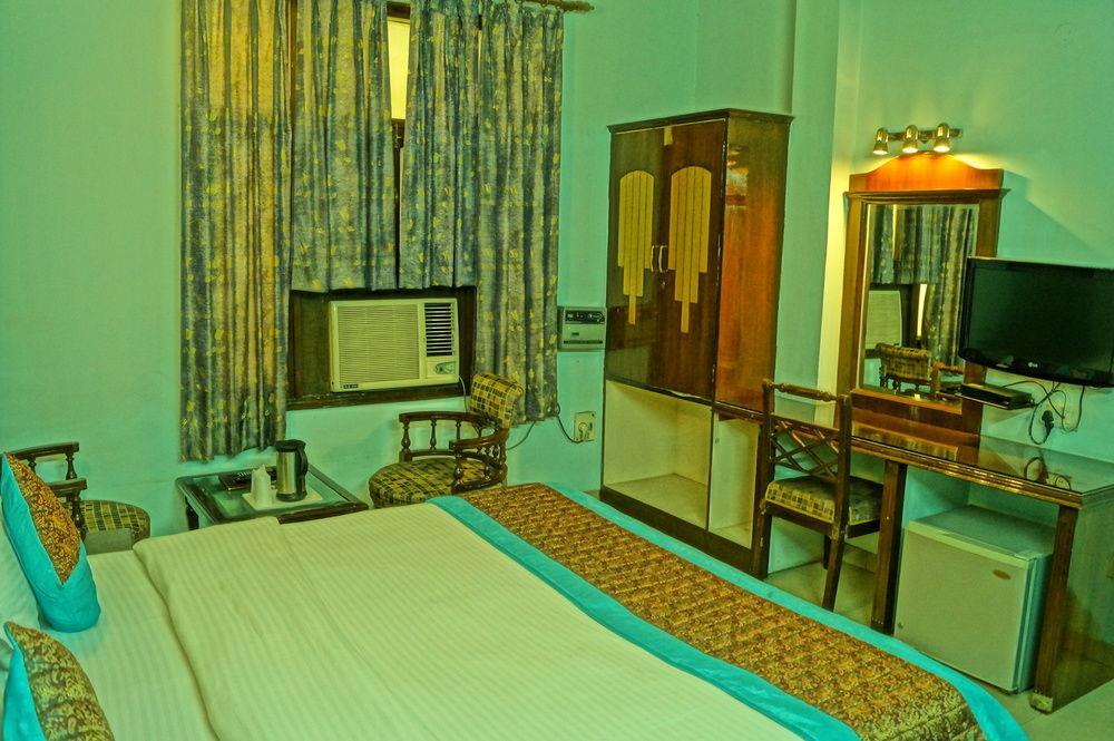 Treebo Paras International Delhi  Bagian luar foto